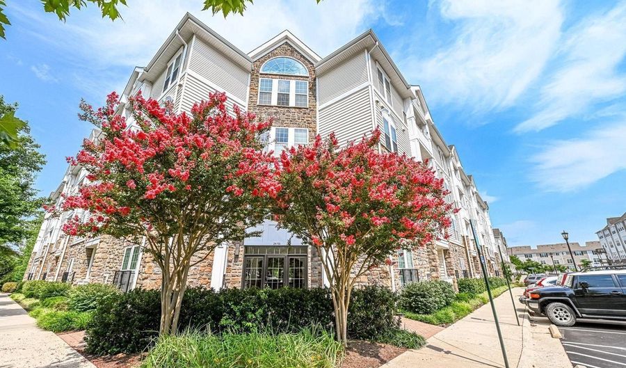 24701 BYRNE MEADOW Sq 200, Aldie, VA 20105 - 2 Beds, 1 Bath