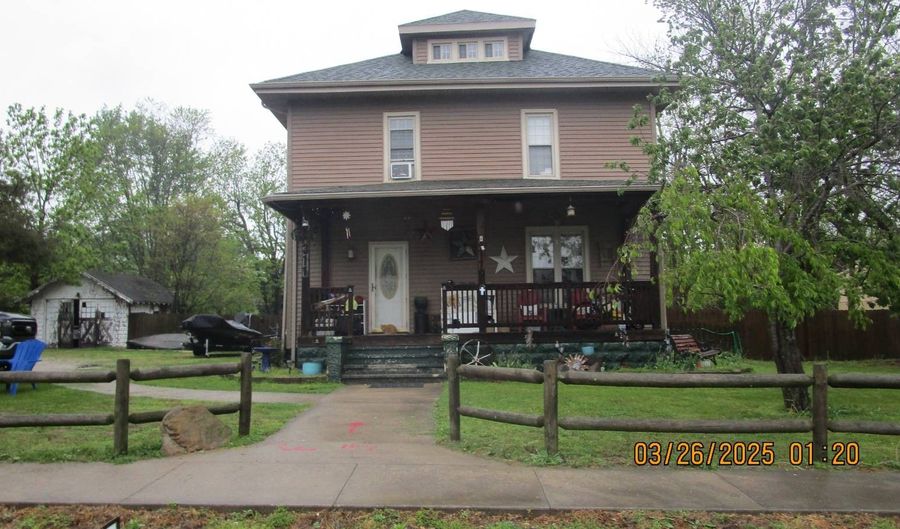 311 S. COLLEGE, Marionville, MO 65705 - 5 Beds, 2 Bath