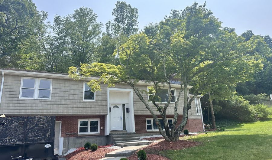 29 Heritage Hill Rd, Branford, CT 06405 - 4 Beds, 3 Bath