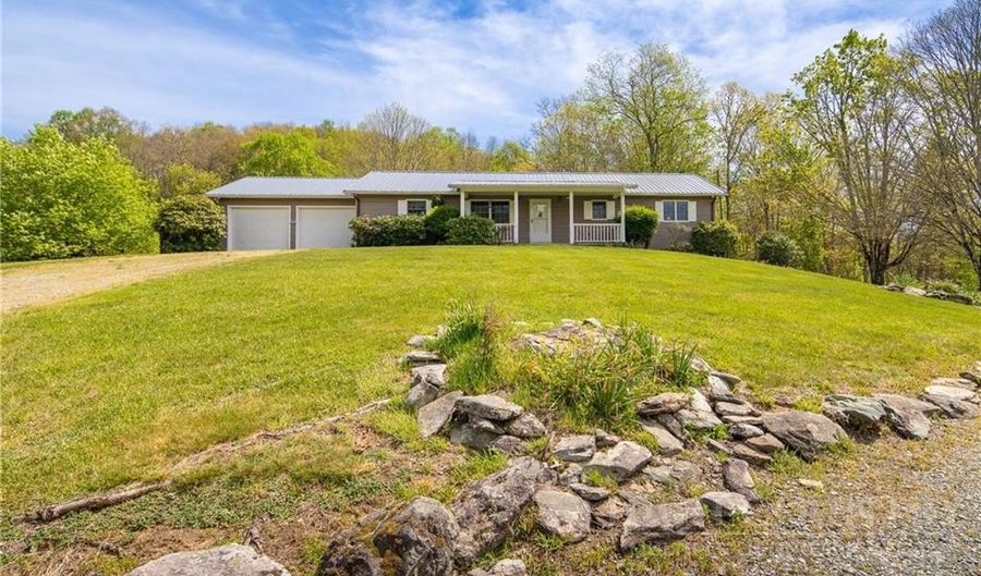 762 George Eggers Rd, Banner Elk, NC 28604 - 2 Beds, 2 Bath