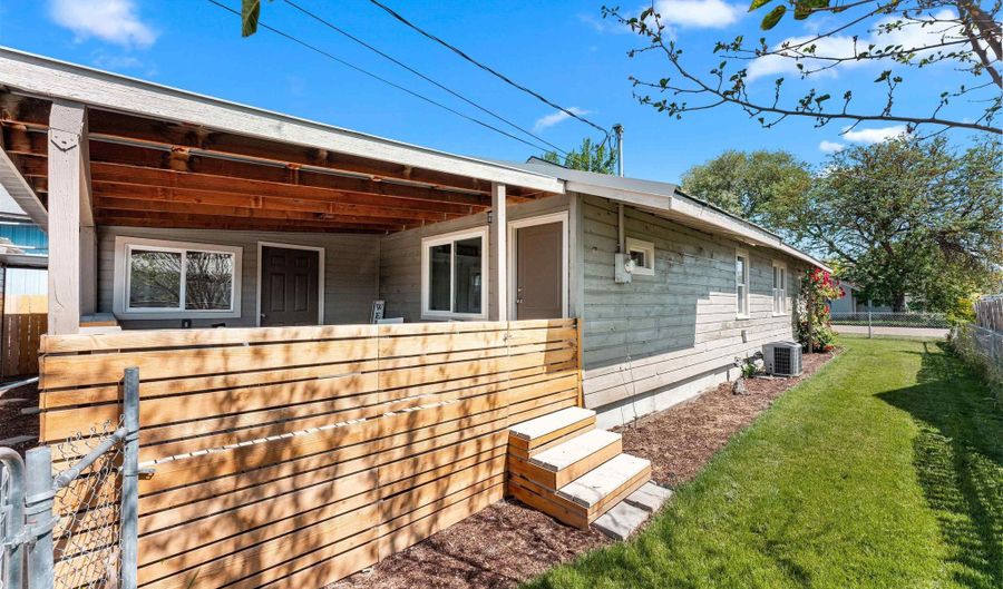 112 Dearborn St, Caldwell, ID 83605 - 3 Beds, 1 Bath
