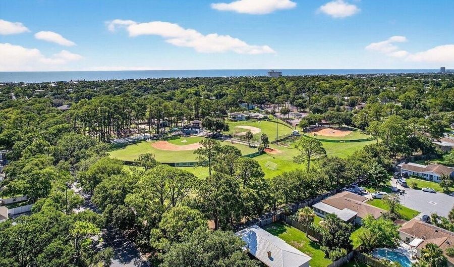 611 SELVA LAKES Cir, Atlantic Beach, FL 32233 - 4 Beds, 3 Bath