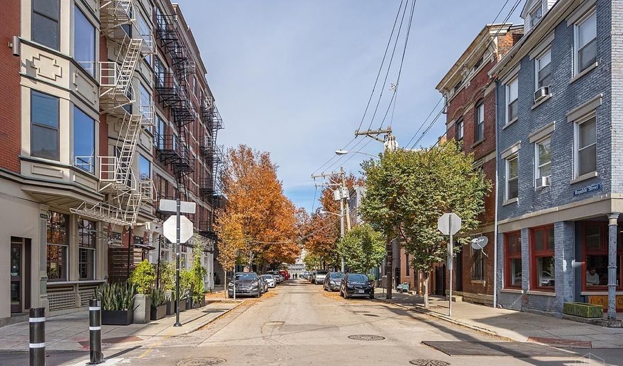 1328 Republic St, Cincinnati, OH 45202 - 2 Beds, 2 Bath