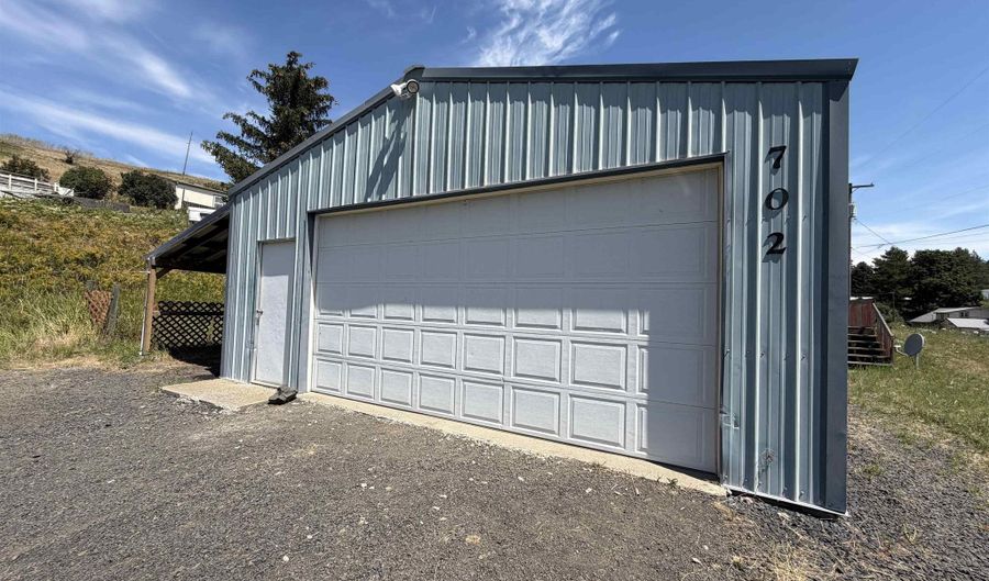 702 W 1st St, Albion, WA 99102 - 3 Beds, 2 Bath