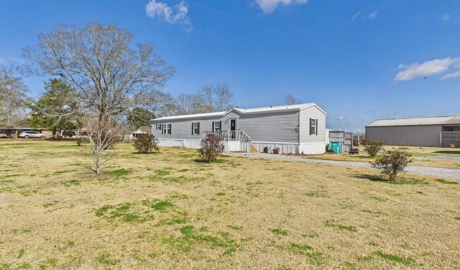 2258 Highway 31, Arnaudville, LA 70512 - 3 Beds, 2 Bath