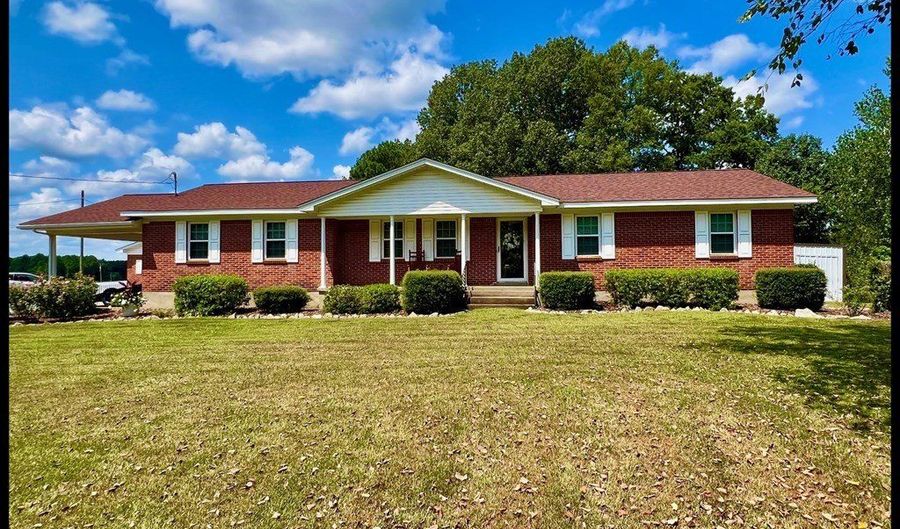 2653 CENTRAL ACADEMY, Batesville, MS 38606 - 3 Beds, 2 Bath