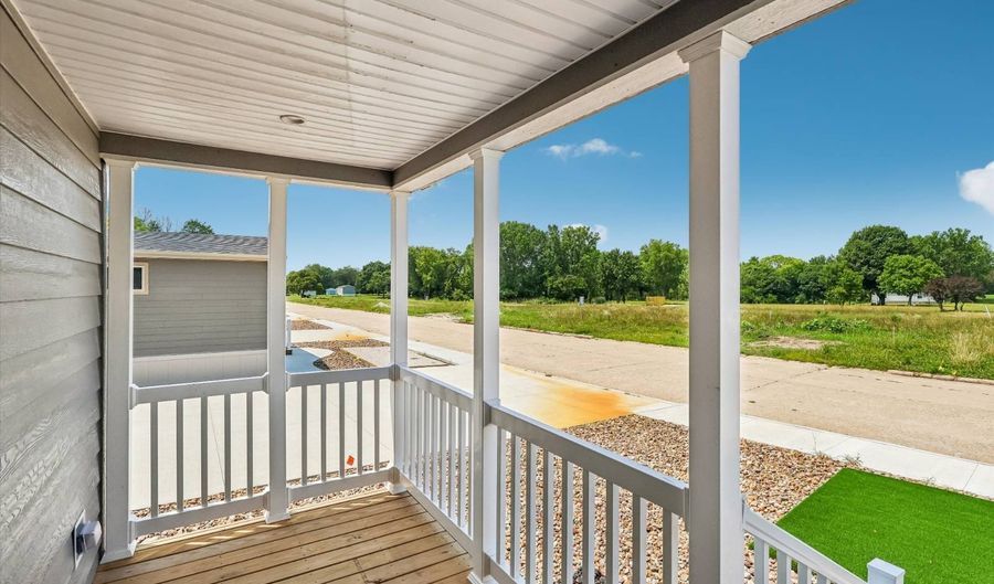 7368 NE BERWICK Dr #7, Ankeny, IA 50021 - 3 Beds, 2 Bath