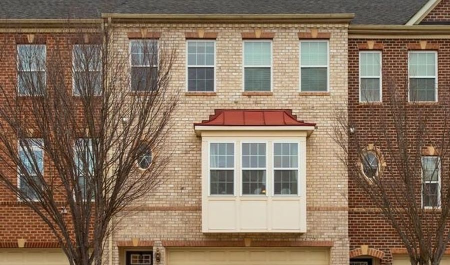 915 HALL STATION Dr, Bowie, MD 20721 - 3 Beds, 3 Bath