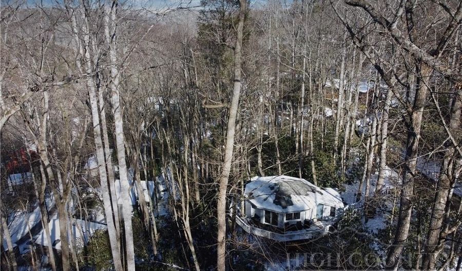 560 Laurel Ridge Rd, Banner Elk, NC 28604 - 2 Beds, 1 Bath
