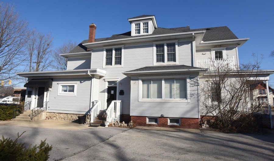 158 N Main St, Crown Point, IN 46307 - 3 Beds, 2 Bath