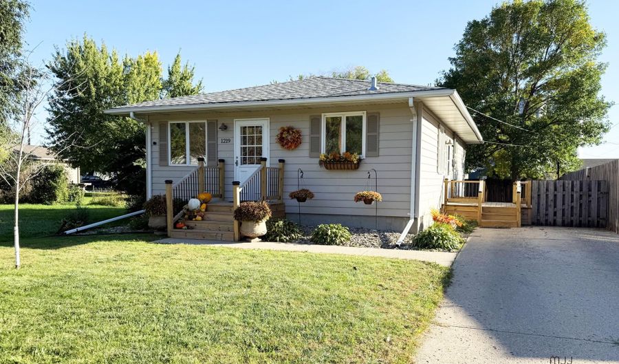 1219 SW 8th Ave, Aberdeen, SD 57401 - 4 Beds, 2 Bath