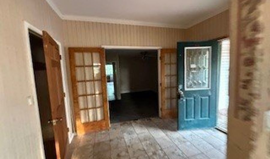 402 E College St, Altus, AR 72821 - 4 Beds, 2 Bath