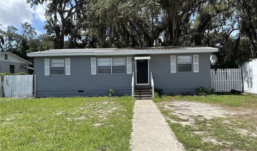 909 W CIRCLE St, Avon Park, FL 33825 - 3 Beds, 2 Bath
