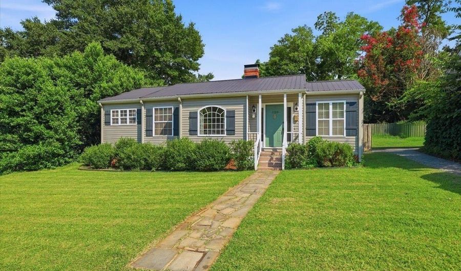 120 Calhoun St, Abbeville, SC 29620 - 2 Beds, 2 Bath
