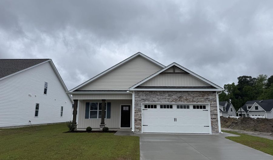 1016 Seven Iron Dr, Ayden, NC 28513 - 3 Beds, 2 Bath