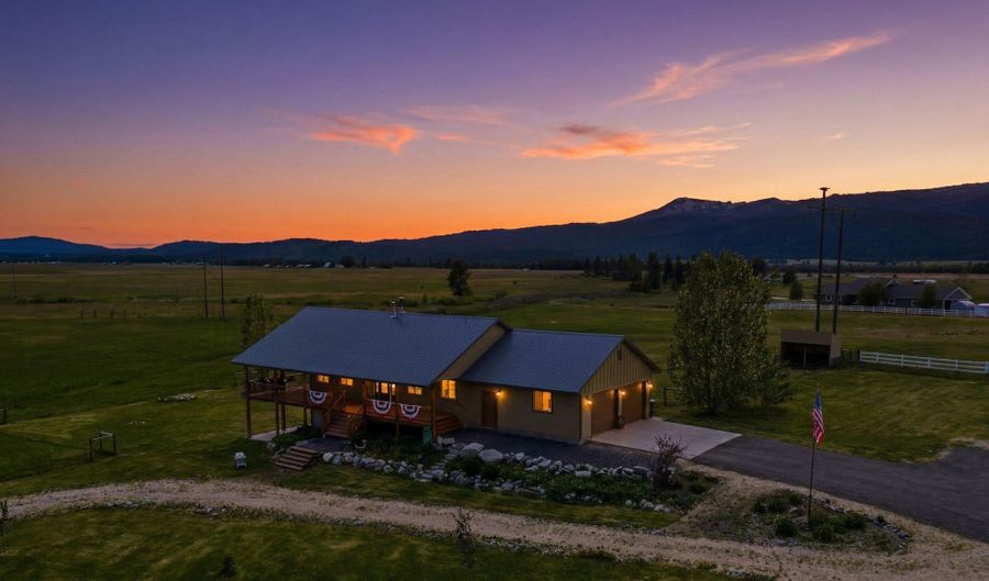 136 Goslin Loop, Cascade, ID 83611 - 3 Beds, 3 Bath