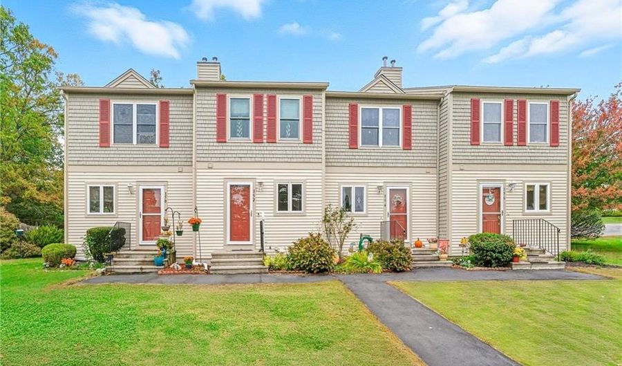 152 Fairway Dr, Coventry, RI 02816 - 2 Beds, 2 Bath