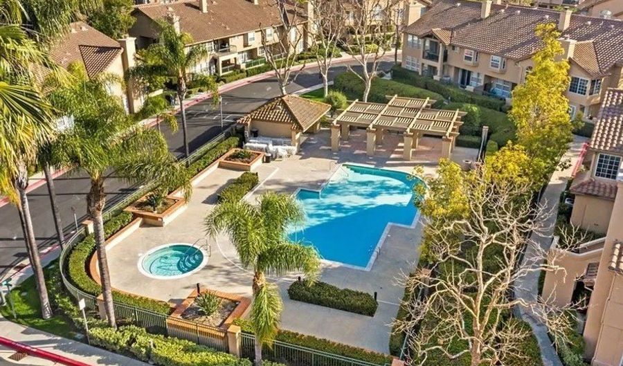17 Destiny Way, Aliso Viejo, CA 92656 - 2 Beds, 2 Bath