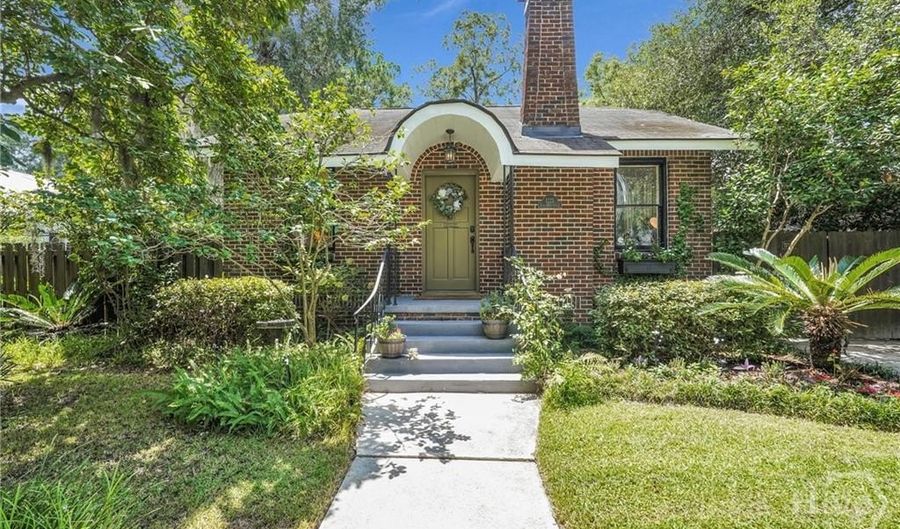 1225 E 48th St, Savannah, GA 31404 - 2 Beds, 1 Bath