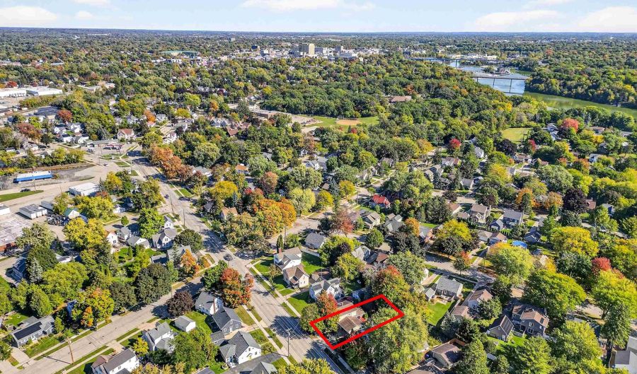 1475 W PROSPECT Ave, Appleton, WI 54914 - 3 Beds, 2 Bath