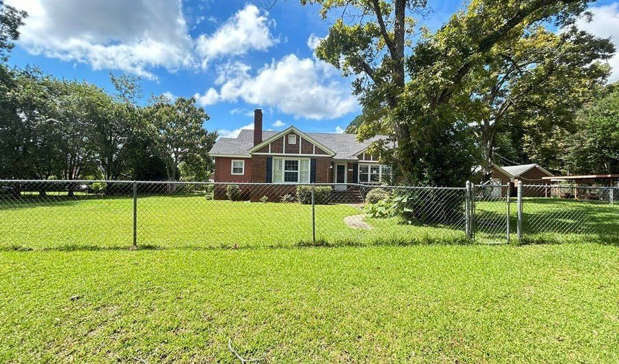 1130 BENJAMIN Ave, Albany, GA 31701 - 3 Beds, 2 Bath