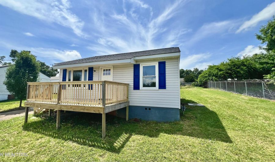 406 S Congress Pkwy, Athens, TN 37303 - 2 Beds, 1 Bath