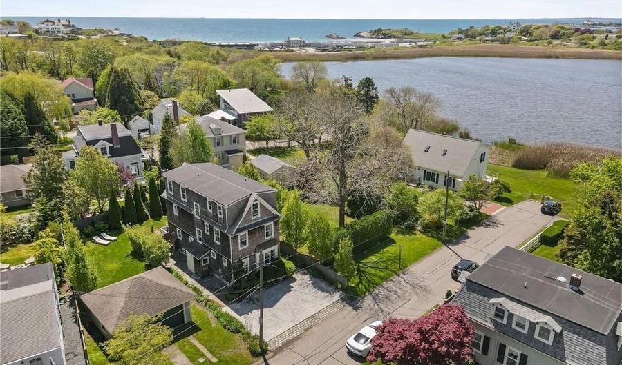 9 Casey Ct, Newport, RI 02840 - 4 Beds, 5 Bath