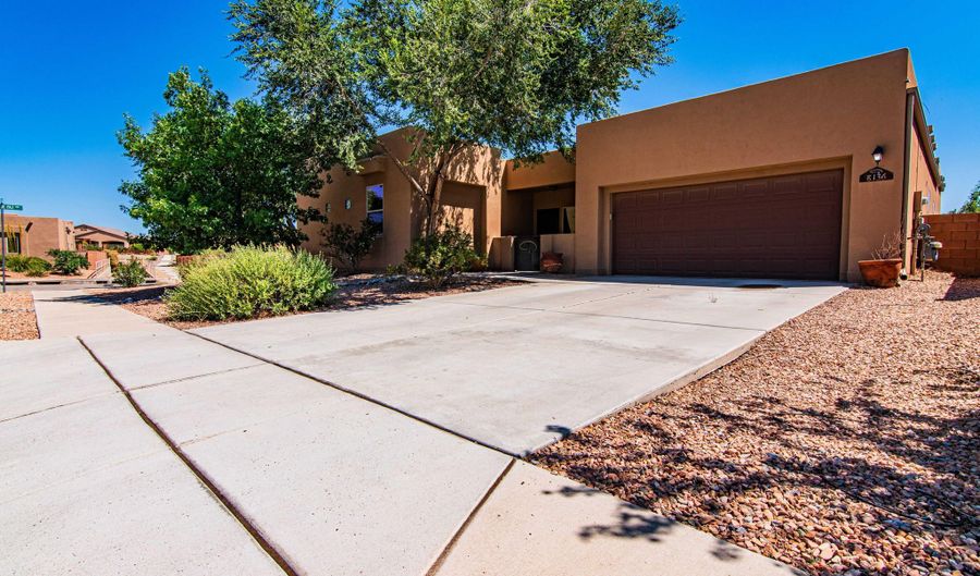 8136 Cayenne Dr NW, Albuquerque, NM 87120 - 4 Beds, 3 Bath