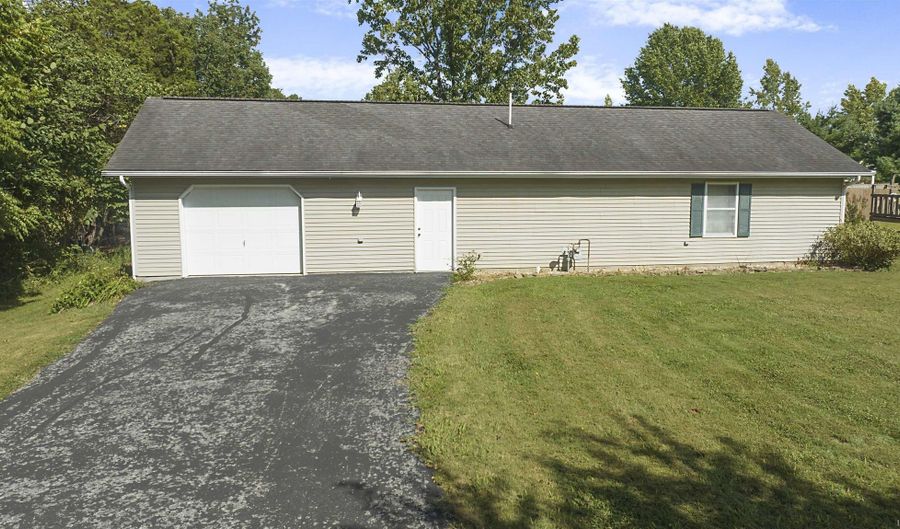 2818 Dixie Hwy, Bedford, IN 47421 - 3 Beds, 3 Bath