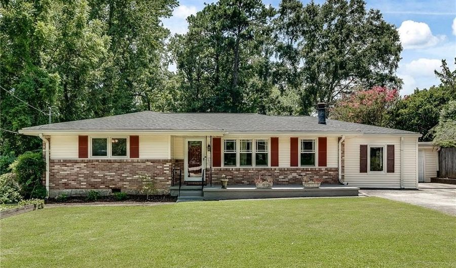 2821 Laurel Ridge Dr, Decatur, GA 30033 - 4 Beds, 2 Bath