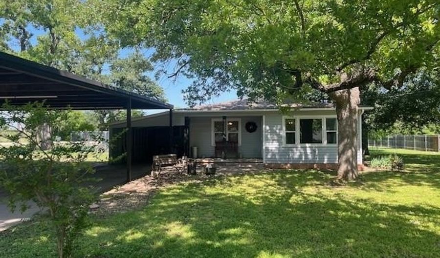 214 Hemphill St, Hico, TX 76457 - 3 Beds, 2 Bath