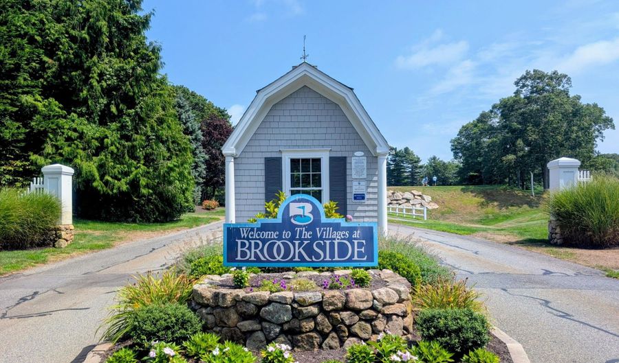 16 Amberwood Ct, Bourne, MA 02532 - 2 Beds, 4 Bath