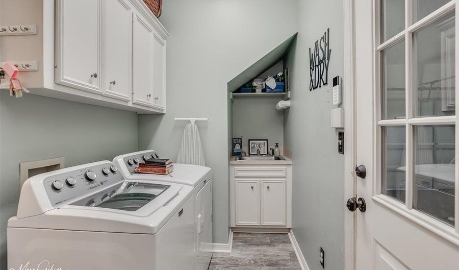 1260 Capilano Dr, Shreveport, LA 71106 - 5 Beds, 4 Bath
