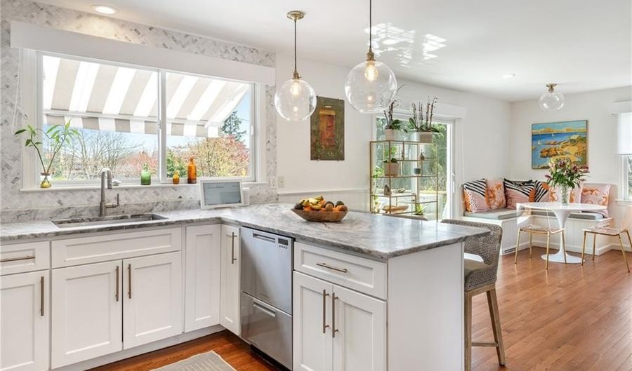 7 Maloney Ln, Middletown, RI 02842 - 3 Beds, 2 Bath