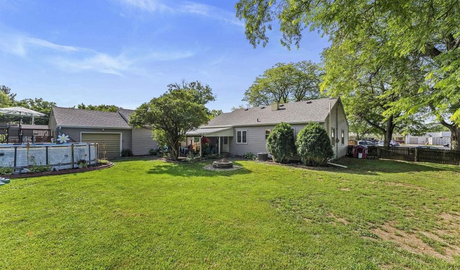 303 SW 12TH St, Aledo, IL 61231 - 3 Beds, 2 Bath