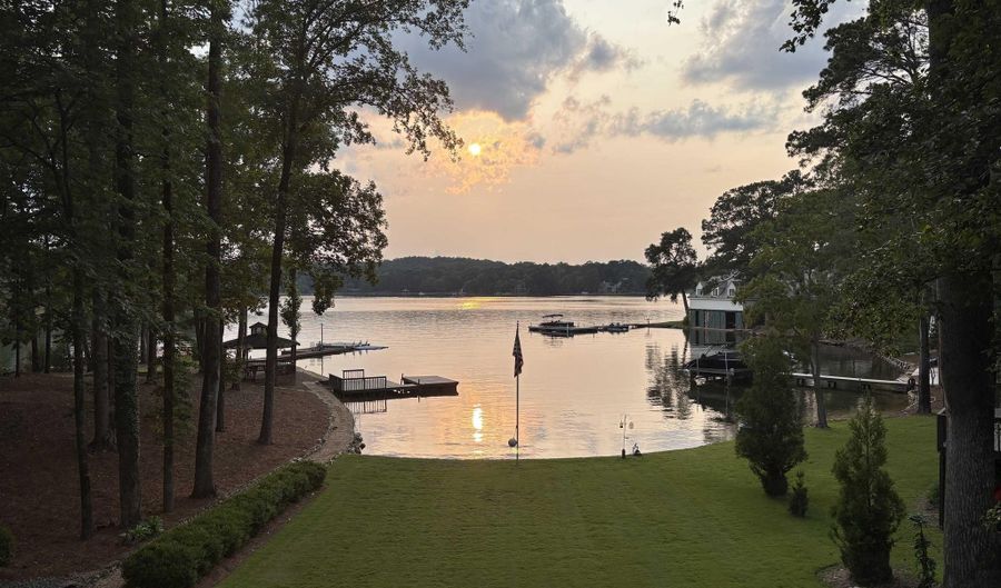 215 WINDWARD, Alexander City, AL 35010 - 5 Beds, 5 Bath