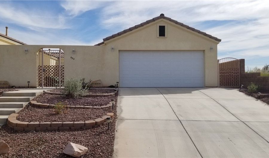 652 Holly St, Bullhead City, AZ 86442 - 3 Beds, 2 Bath