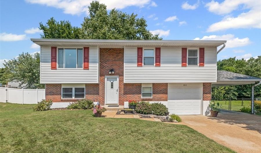 811 Brookdale Dr, Arnold, MO 63010 - 3 Beds, 3 Bath