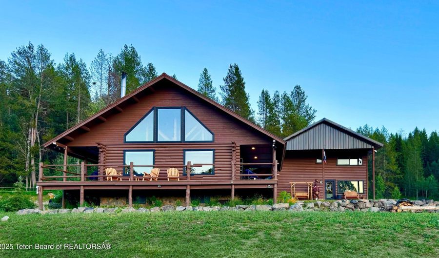 800 DELL Crk, Alpine, WY 83128 - 7 Beds, 2 Bath