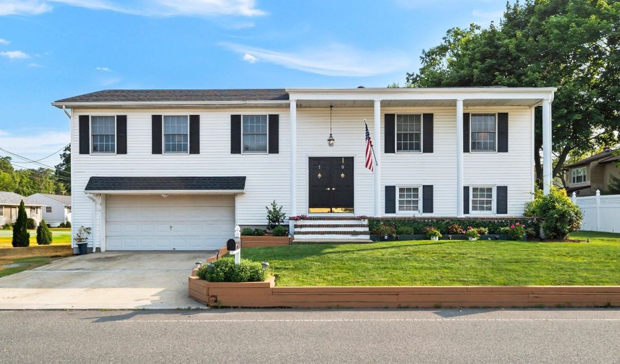 19 Elm St, Beachwood, NJ 08722 - 4 Beds, 3 Bath