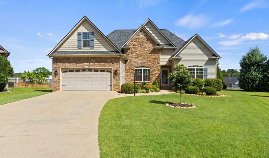 330 War Emblem Dr, Boiling Springs, SC 29316 - 4 Beds, 2 Bath