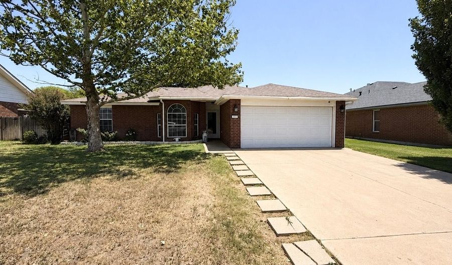 1010 Avenue J, Abernathy, TX 79311 - 3 Beds, 2 Bath