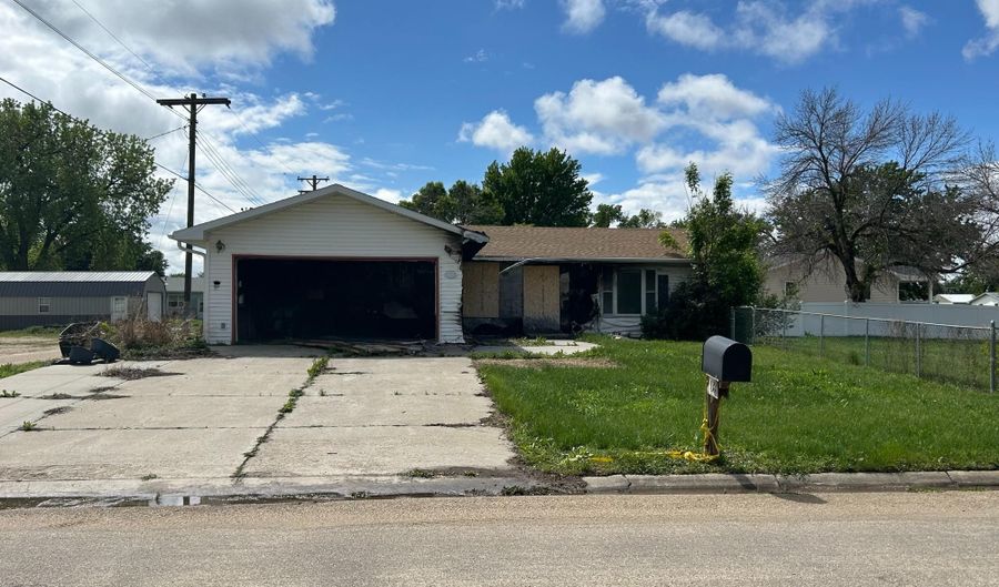 133 N. Harrington St, Ainsworth, NE 69210 - 3 Beds, 2 Bath