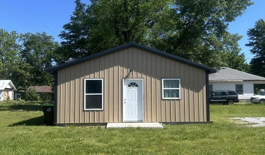 510 W 2nd St, Baxter Springs, KS 66713 - 2 Beds, 1 Bath