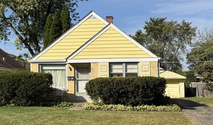 112 S Iowa Ave, Addison, IL 60101 - 3 Beds, 1 Bath
