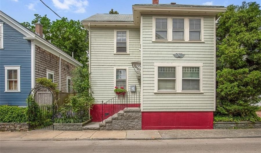 74 Third St, Newport, RI 02840 - 6 Beds, 4 Bath