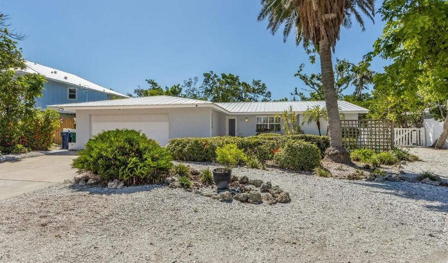 413 POINSETTIA Rd, Anna Maria, FL 34216 - 2 Beds, 2 Bath