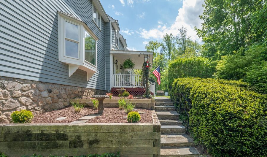 19 Junction Rd, Brookfield, CT 06804 - 4 Beds, 3 Bath