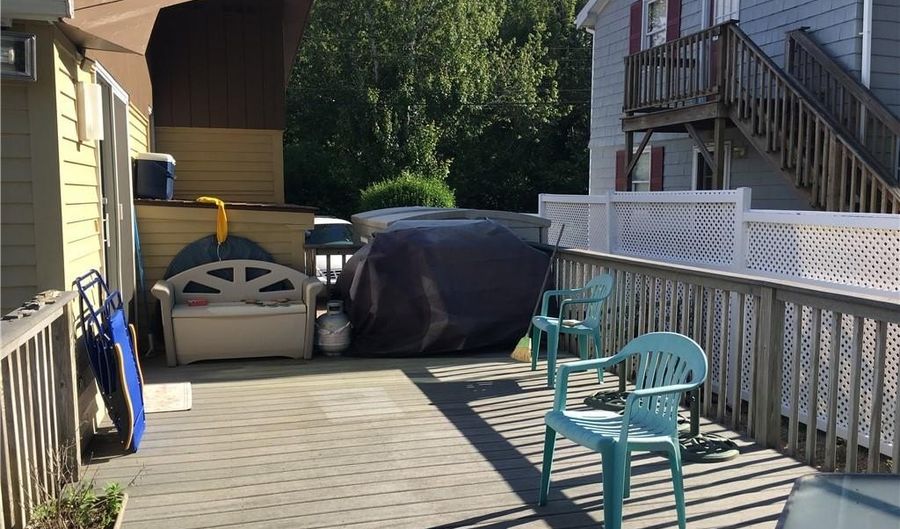 71 Baltimore Ave, Narragansett, RI 02882 - 2 Beds, 2 Bath