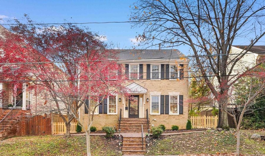 34 N GARFIELD St, Arlington, VA 22201 - 4 Beds, 4 Bath